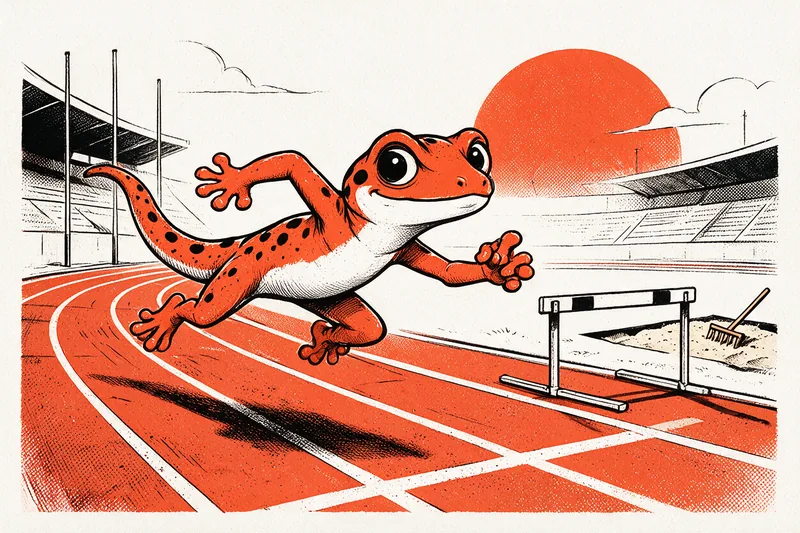Le Gecko en pleine foulée de sprint sur une piste orange, une haie et une fosse de sable à côté, le stade et un grand soleil orange en arrière-plan.