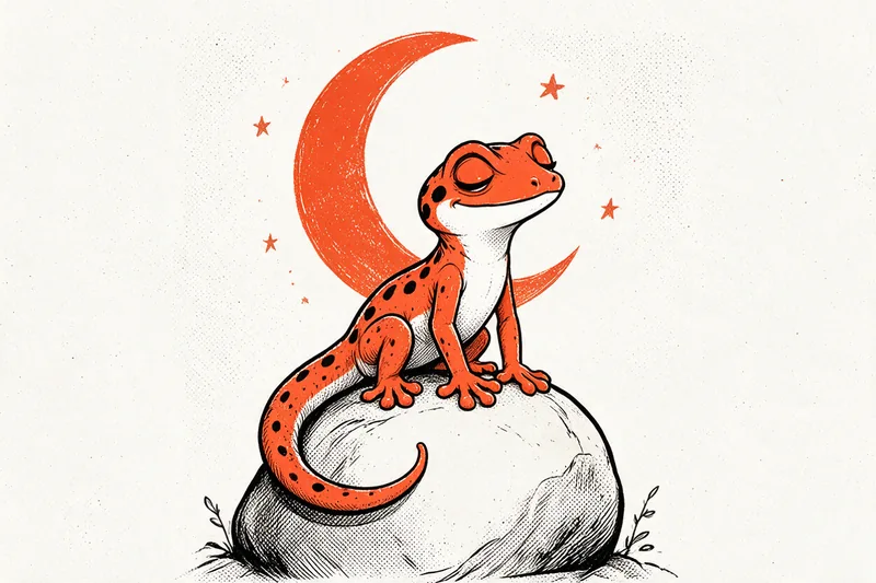 Un gecko orange tacheté de noir, ventre ivoire, assis tranquillement sur un grand rocher arrondi sous une lune orange gibbeuse et quelques étoiles, les yeux mi-clos et paisibles, sa longue queue enroulée autour du rocher ; deux petites herbes poussent au pied du rocher, dessiné à l'encre noire et orange sur papier ivoire.